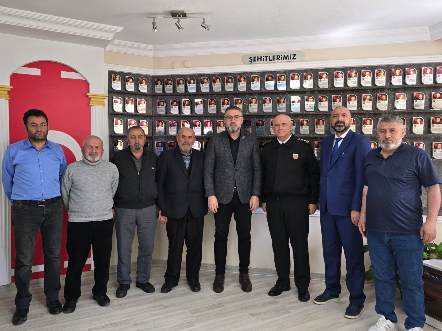 il-jandarma-komutanimiz-kidemli-albay-adem-taskinin-dernegimize-ziyareti-1069
