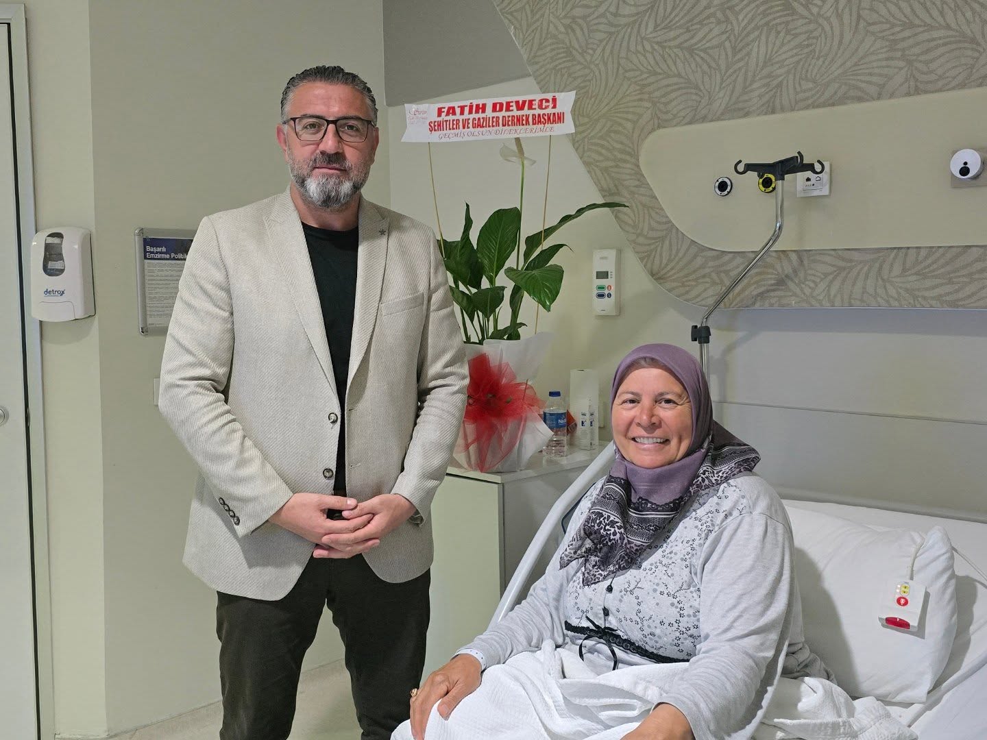 sehidimiz-furkan-pekerin-kiymetli-annesi-meral-pekere-gecmis-olsun-ziyareti-1374