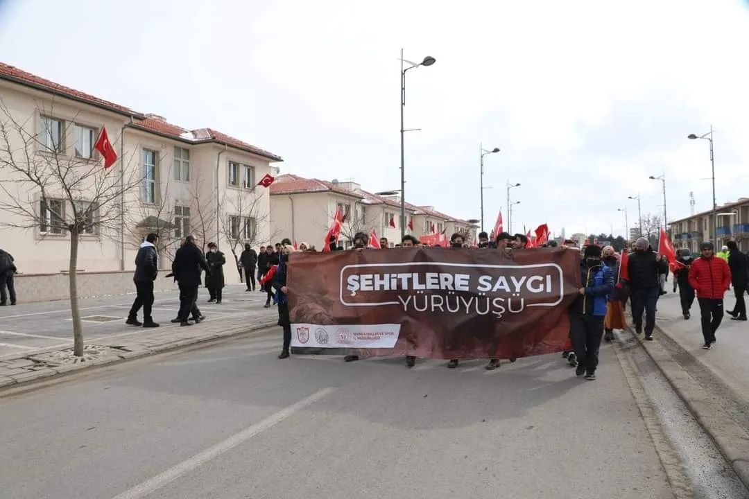 18-mart-canakkale-zaferinin-107-yilinda-sehitlere-saygi-yuruyusu