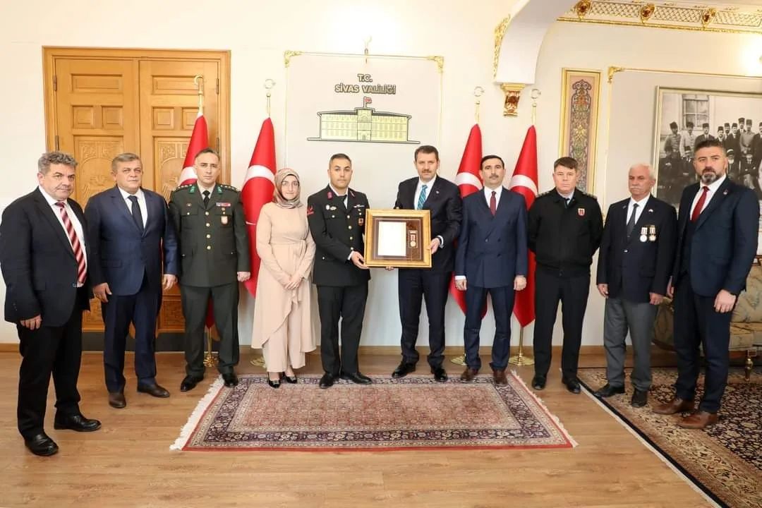 devlet-ovun-madalyalarinin-valimiz-salih-ayhan-tarafindan-taktimi