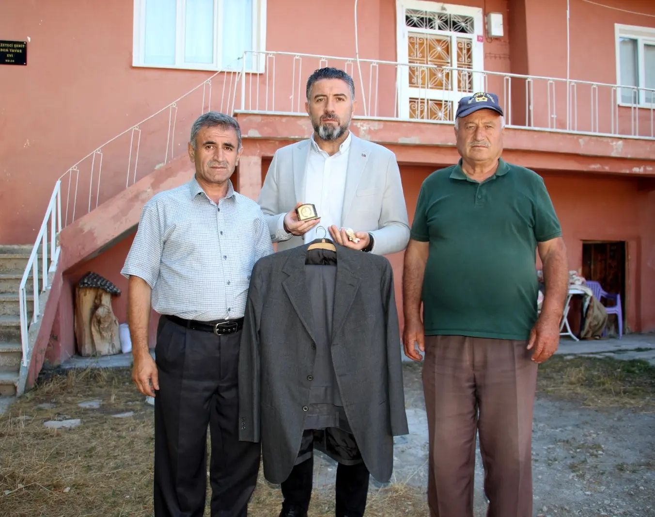 sehidimiz-adem-yavuzun-emanetlerini-teslim-aldik