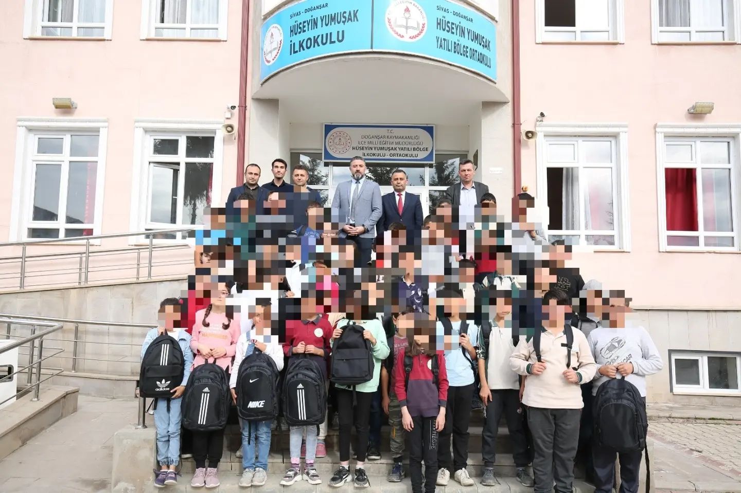 dogansar-yatili-bolge-ortaokulu-ogrencilerimize-canta-ve-kirtasiye-hediye-ettik