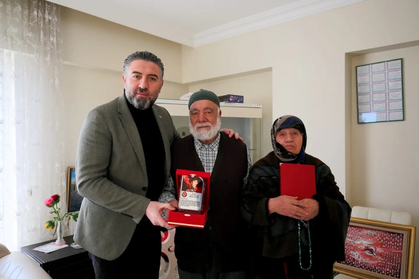 sehidimiz-erdal-kozanin-ailesine-ziyaret
