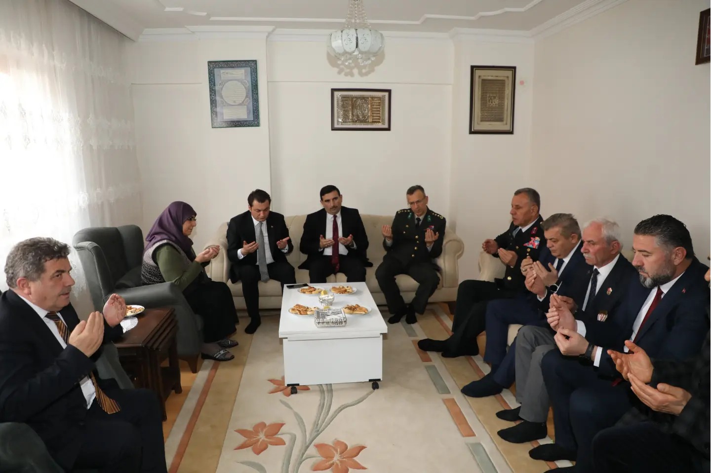 sehit-piyade-er-engin-biyikin-ailesine-ziyaret