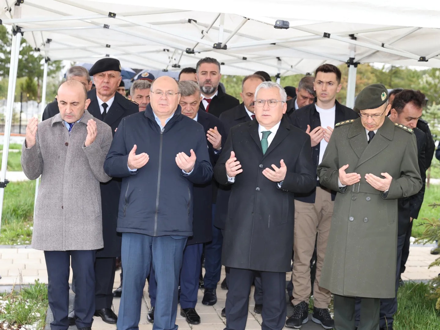 bayram-oncesi-sehitlik-ziyareti