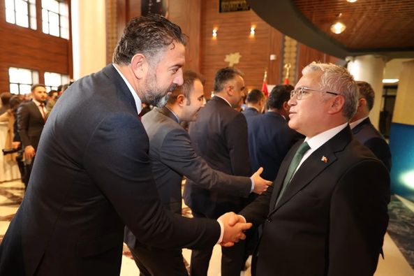 svas-vallgmz-tarafndan-duzenlenen-bayramlasma-programna-katlm-sagladk