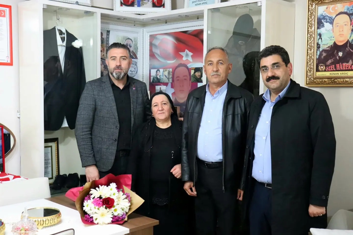 sehidimiz-kenan-ardicin-annesi-zeliha-ardica-anneler-gunu-ziyareti