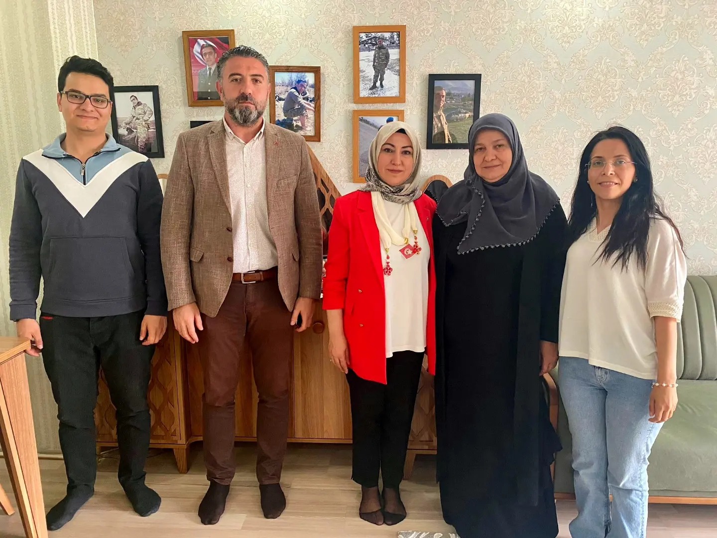sehidimiz-erkan-sakalin-annesi-dondu-sakala-ziyaret