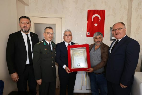 sehidimiz-ozkan-lalenin-ailesine-ziyaret