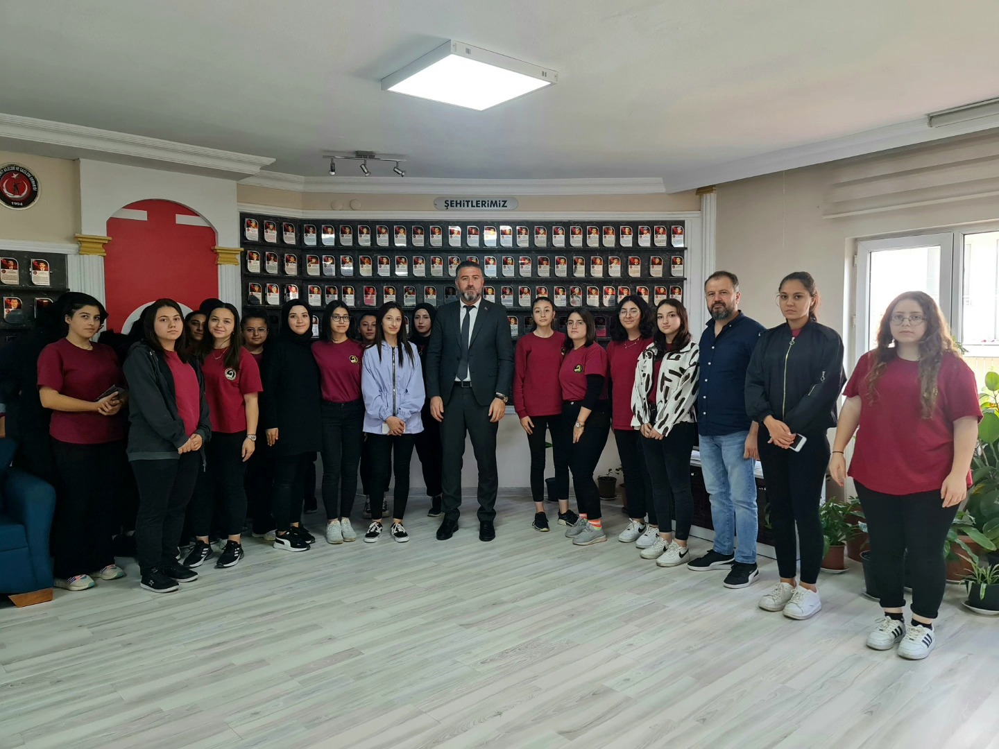 necip-fazil-kisakurek-mesleki-ve-teknik-anadolu-lisesinin-dernegimize-ziyareti