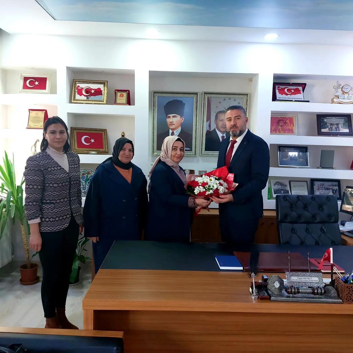 buyuk-brlk-parts-kadn-kollarnn-dernegmze-zyaret-
<div style=