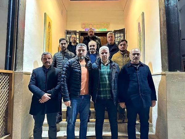 biz-bir-aileyiz-
<div style=