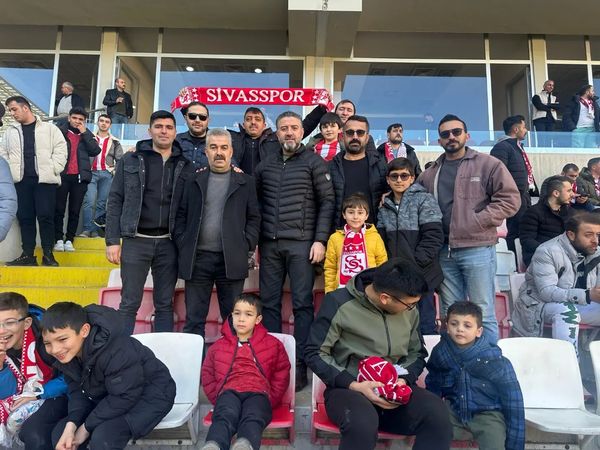 sivassporumuzun-yanindayiz-
<div style=
