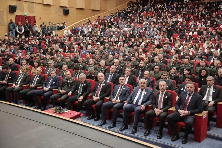 gecmisten-gunumuze-canakkale-tiyatro-gosterisi-713