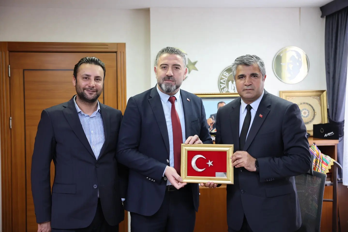 sivas-belediyesi-ozel-kalemi-ve-sivas-belediyesi-meclis-uyesine-hayirli-olsun-ziyareti-737