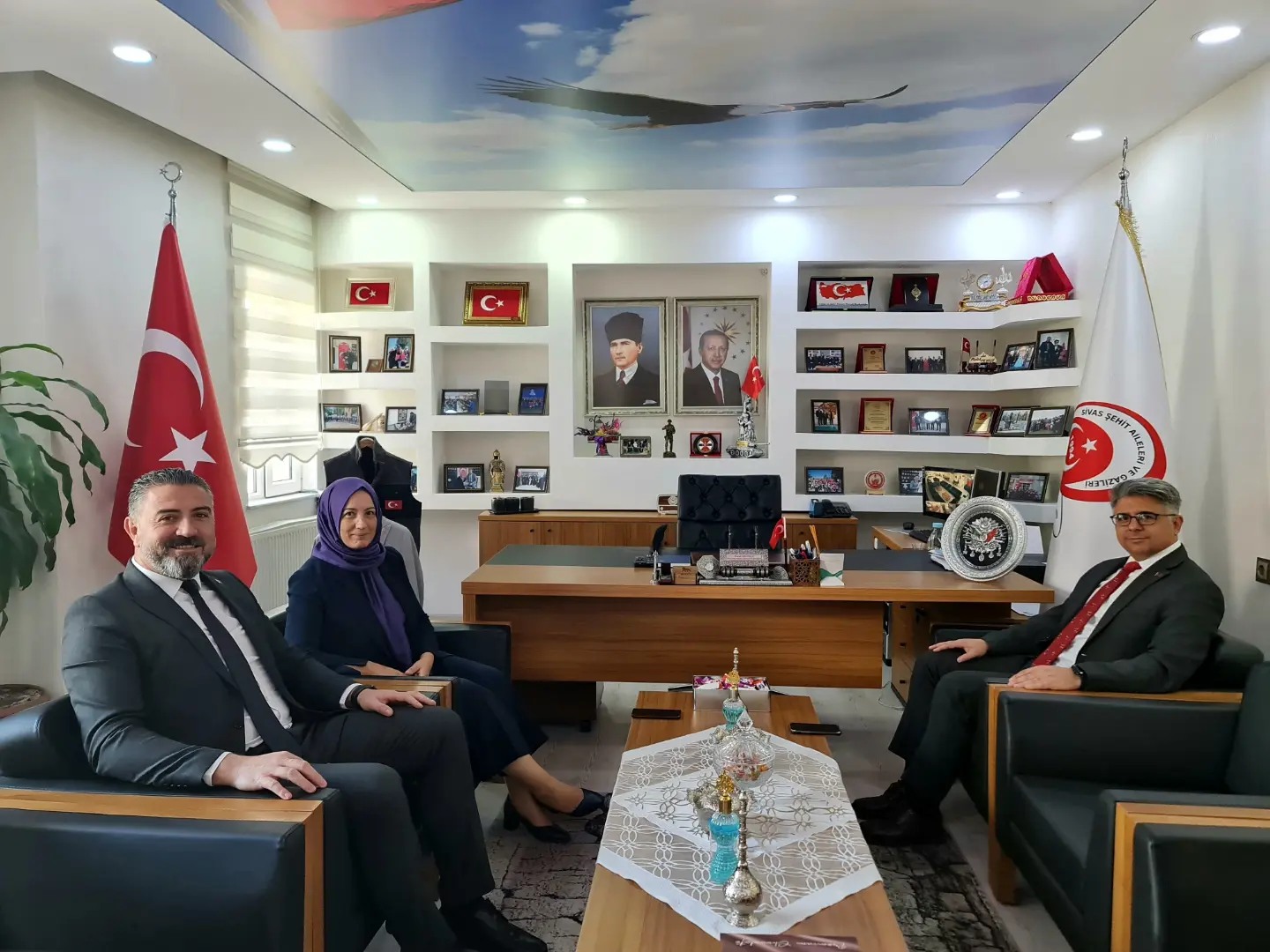 aile-ve-sosyal-hizmetler-bakanligi-sehit-yakinlari-ve-gazileri-genel-mudur-yardimcisi-sule-ulkerin-dernegimize-ziyareti-900